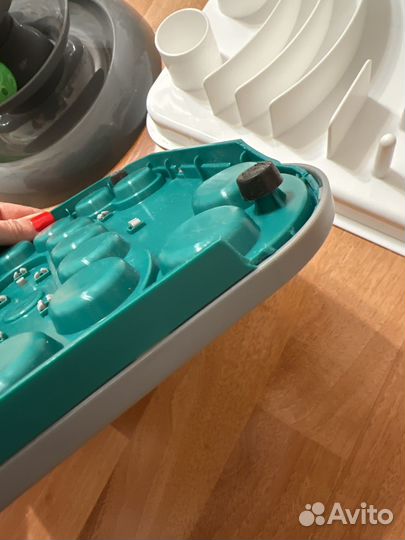 Кормушки и игрушка для кошки, мелкой собаки