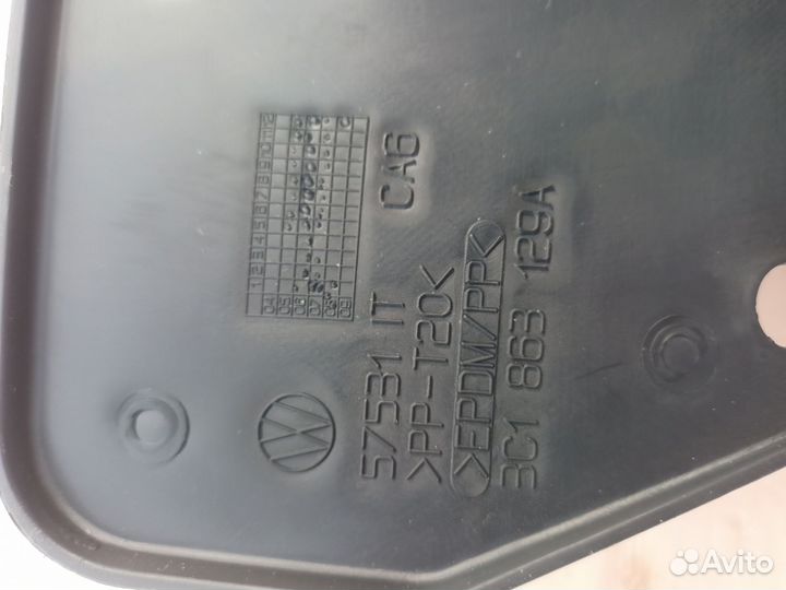 Кожух рулевой колонки нижний Volkswagen Passat B6