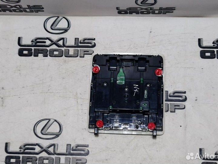 Плафон перед. Lexus NX300h