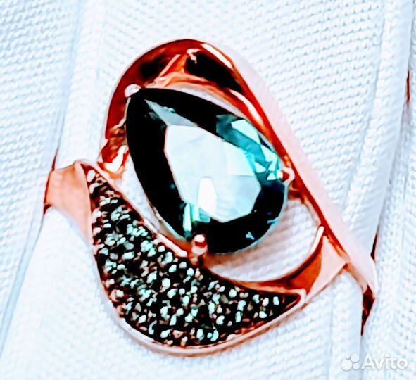 Золотое кольцо с топазом 585 проба