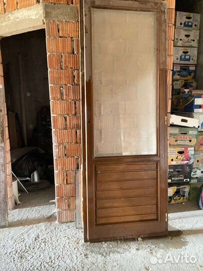 Деревянные окно и двери