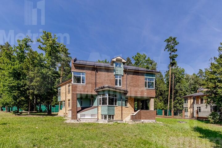 Коттедж 580 м² на участке 25 сот.