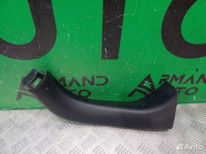 Обшивка двери багажника верхняя правая Toyota Rav4