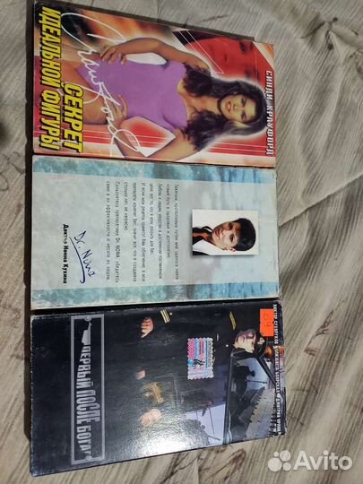 Видеокассеты с фильмами, мультфильмами