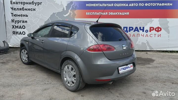 Накладка капота seat Leon (1P) 1P0854699R