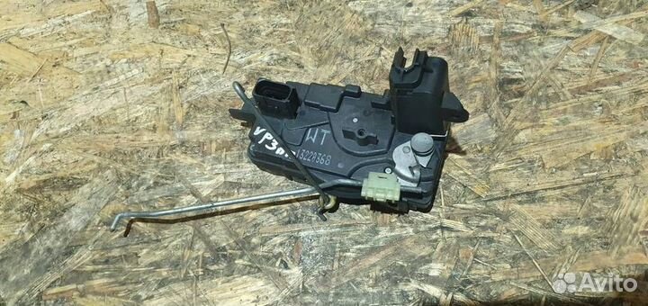 Замок двери передней правой Opel Astra H caravan