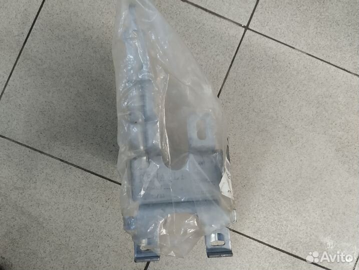 Кронштейн подлокотника для Renault Logan II