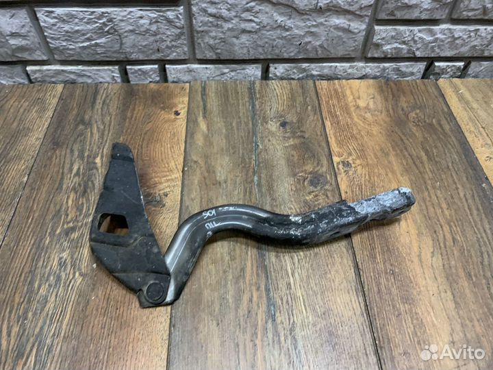 Hyundai Solaris Петля капота левая