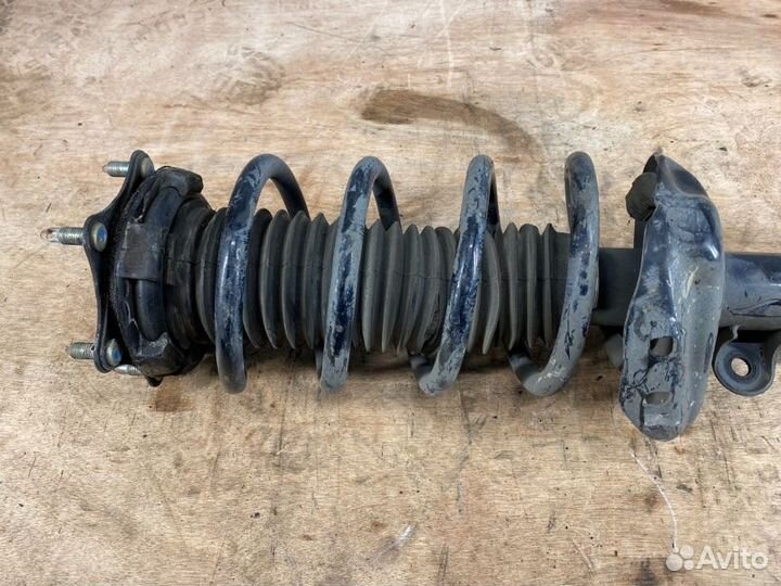 Передний Правый Амортизатор Honda CR-V 4 RM