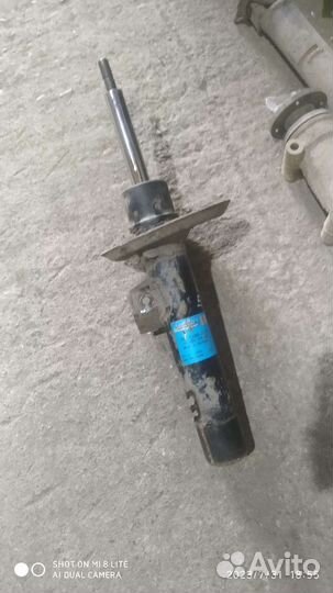Амортизатор левый на бмв x3 е83