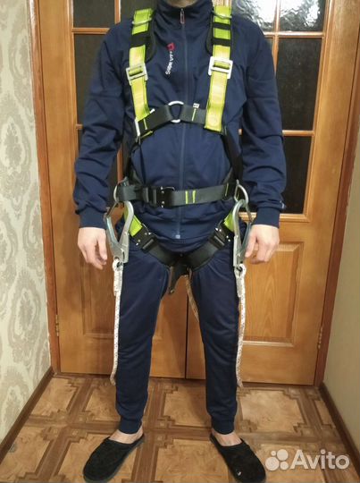 Страховочная привязь