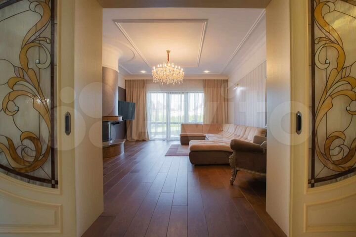 Коттедж 320 м² на участке 10 сот.