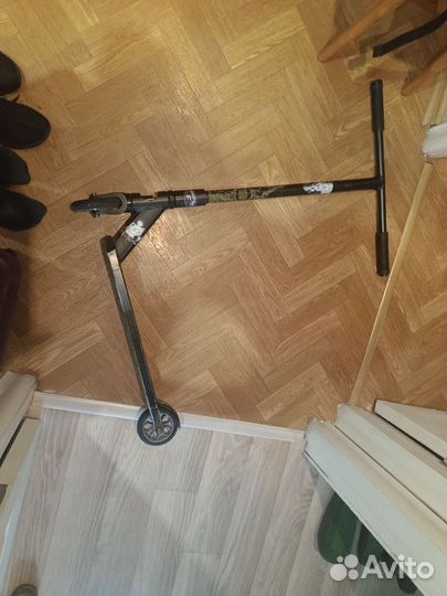 Трюковой самокат фирмы tech team duker 303