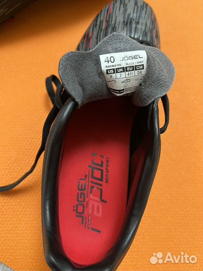 Детские футбольные бутсы