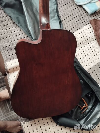 Акустическая гитара