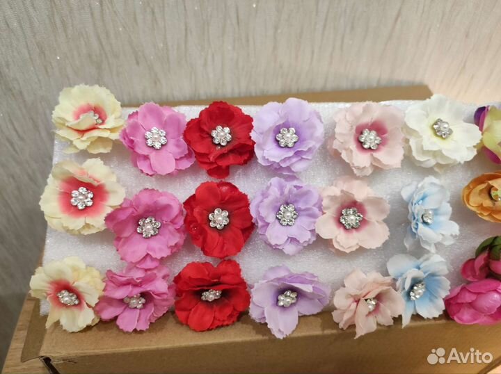 Шпильки, стразы для причёски