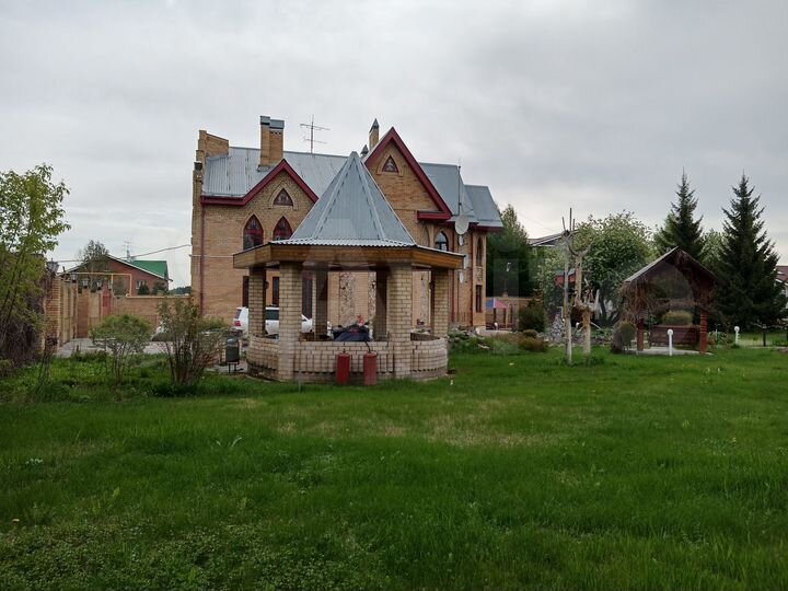 Дом 386,7 м² на участке 27,9 сот.