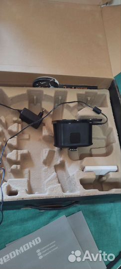 Робот пылесос, влажная уборка.Redmond RV-R270