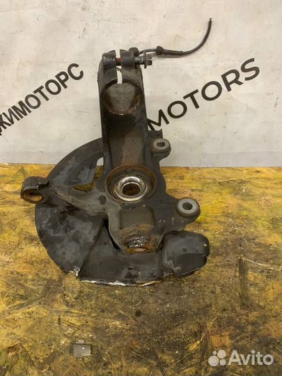 Кулак поворотный передний левый ступица Volvo V70