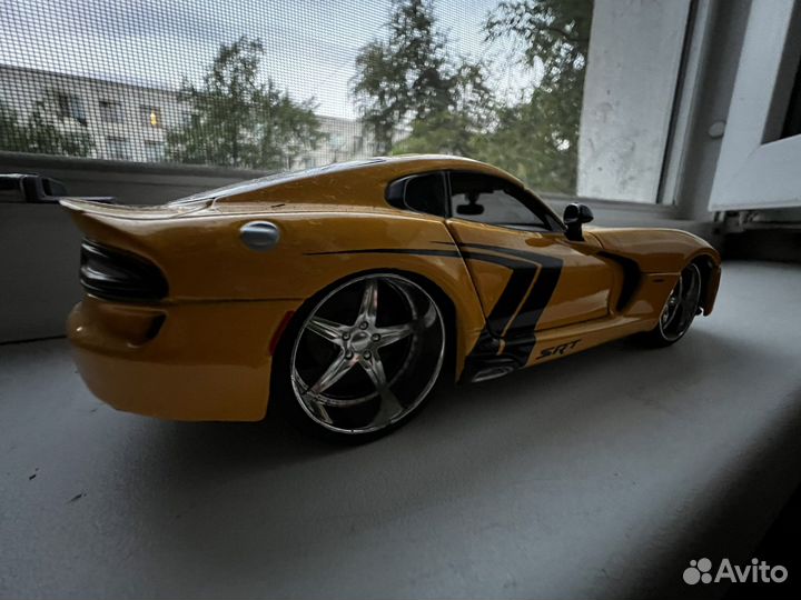 Dodge viper 1:24