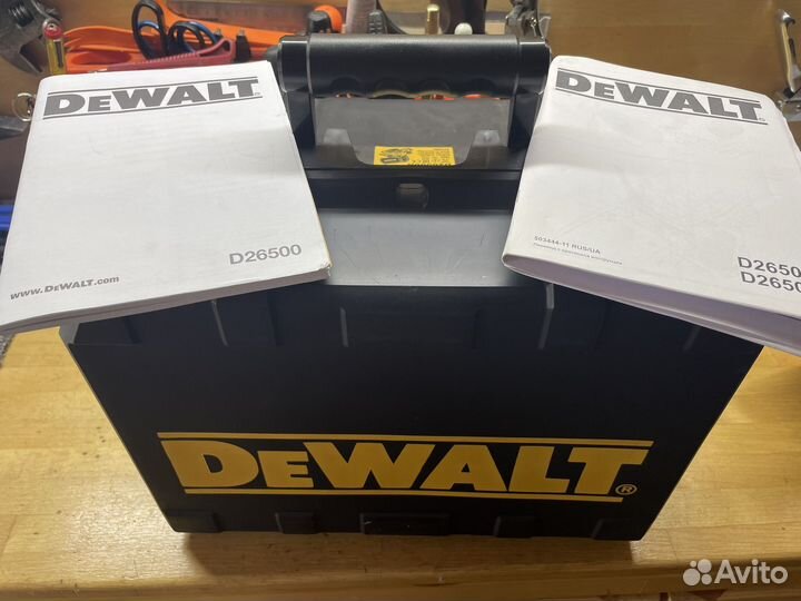 Продам электрорубанок dewalt D26500K