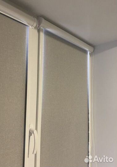 Рулонные шторы блэкаут в коробе B9099