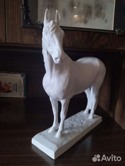 Статуэтка конь любезный. Фарфор. Гарднер