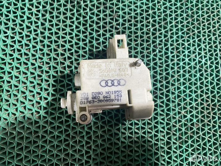 Моторчик замка бака Ауди А4 Б6 Б7