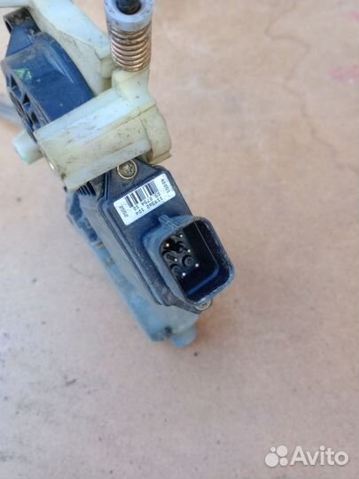 Стеклоподъемник передний R Mitsubishi Carisma