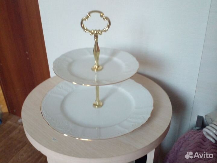 Блюдо на ножке фарфор