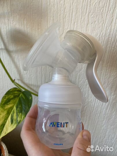 Молокоотсос avent ручной и бутылочка comotomo
