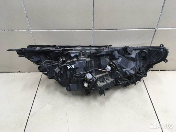 Фара передняя левая Toyota RAV4