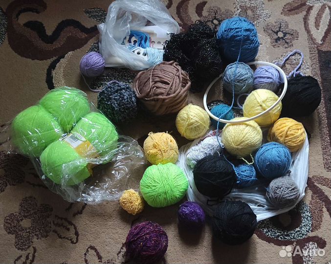Пряжа для вязания и Меховые кусочки