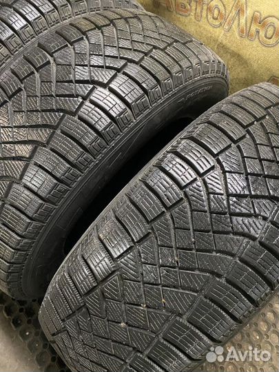 Pirelli Ice Zero FR 215/65 R17