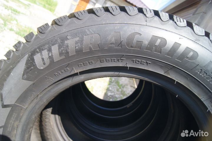 Goodyear Ultragrip Ice Arctic 225/65 R17