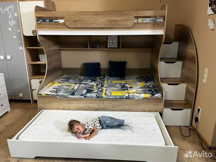 Двухъярусная кровать три спальных места Биг