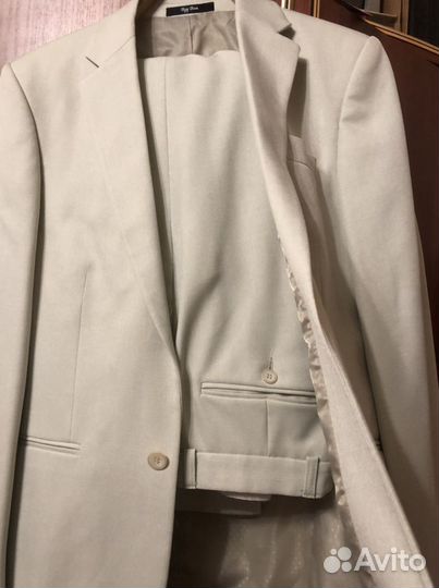 Мужской классический костюм белый