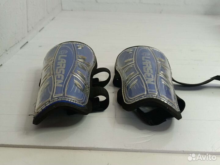 Щитки футбольные