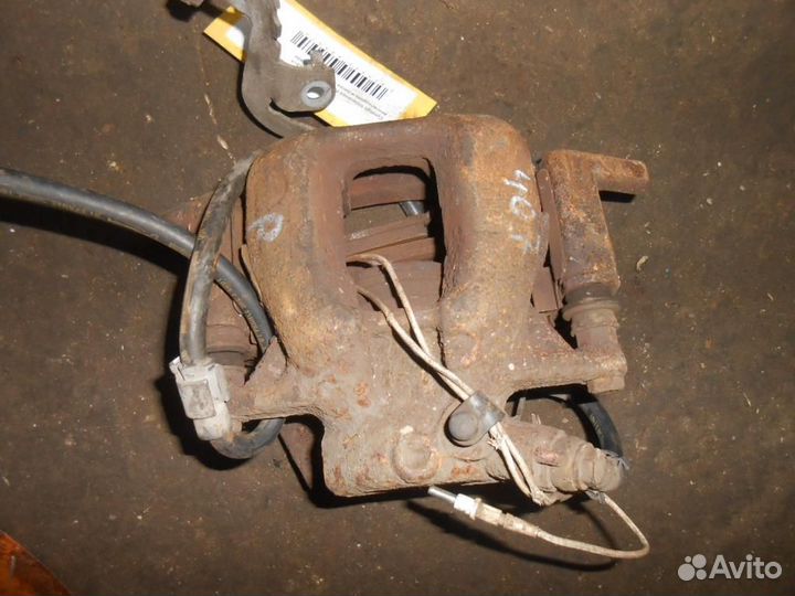 Суппорт передний правый Peugeot 407