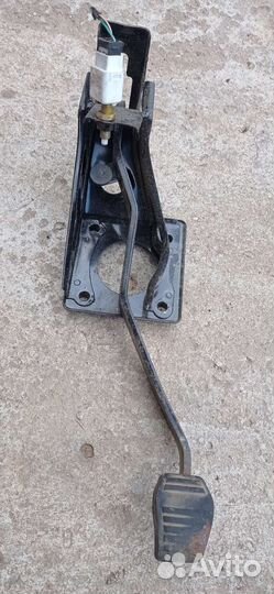 Педаль сцепления и тормоза Лифан Солано 620