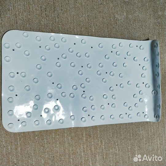 Коврик в ванную на присосках