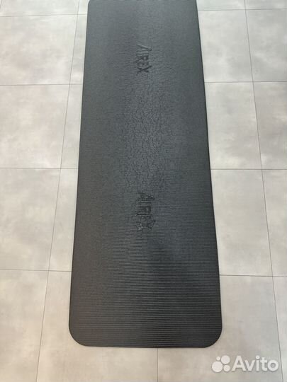 Продаю коврик для йоги и фитнеса Airex