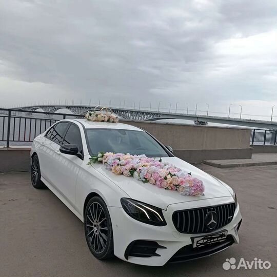 Свадебные украшения на машину