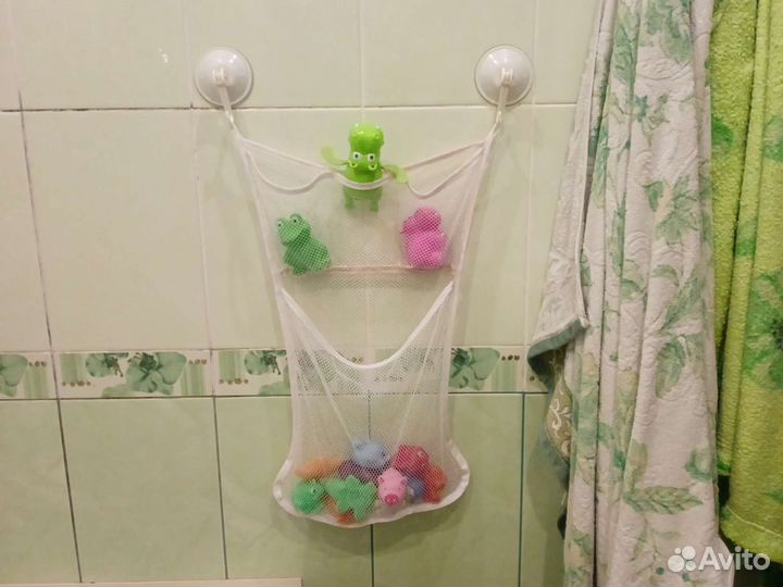 Корзина и игрушки для купания