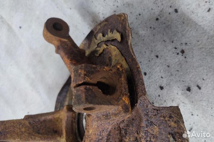 Кулак поворотный правый Logan 2005-2014