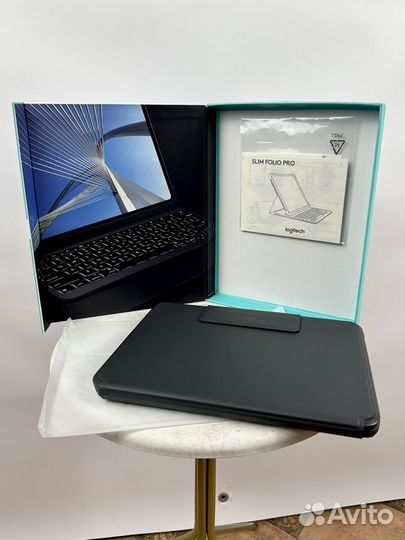 Чехол клавиатура Logitech Slim Folio Pro 11