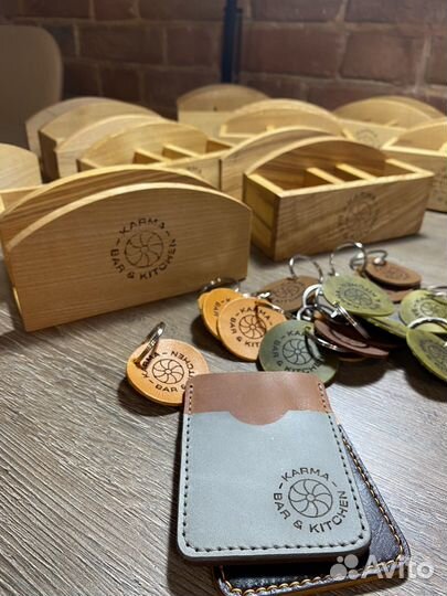 Лазерная гравировка на коже и дереве