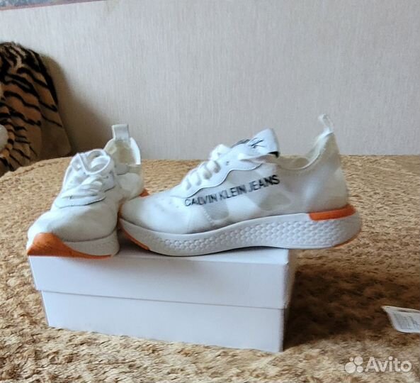 Кроссовки женские 37 размер