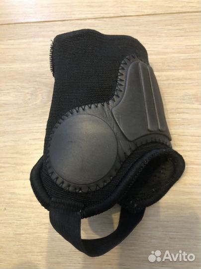 Детские щитки футбольные