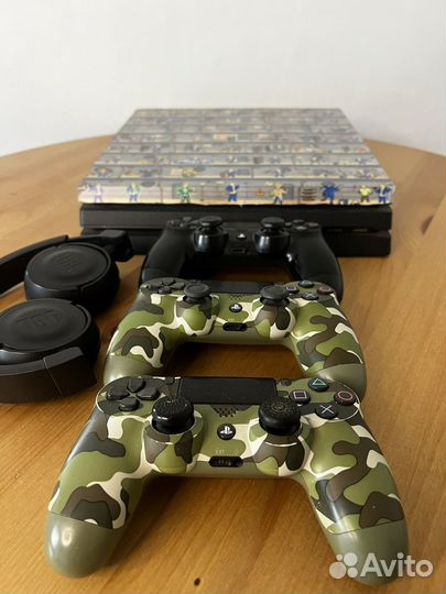 PS4 pro + ps plus deluxe + 3 геймпада+JBL